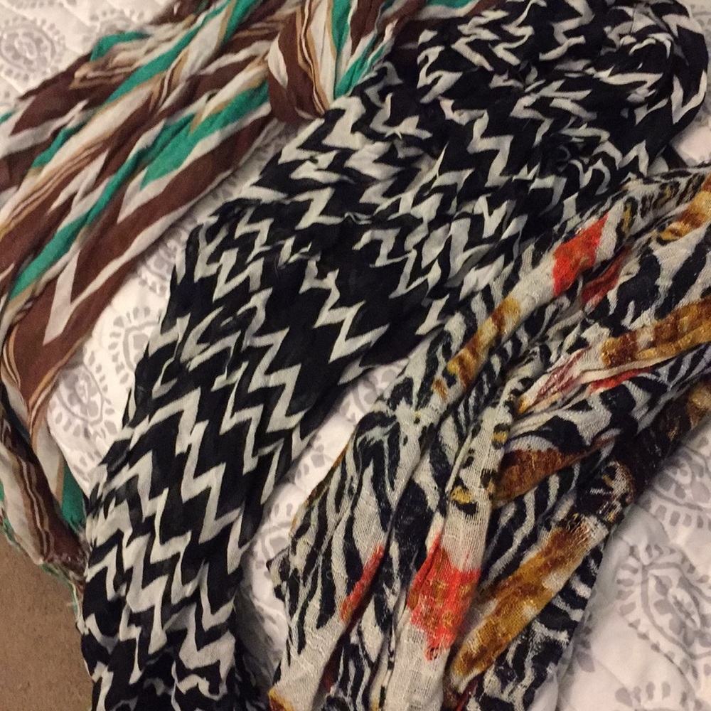 3 patterned scarfs for one low price!